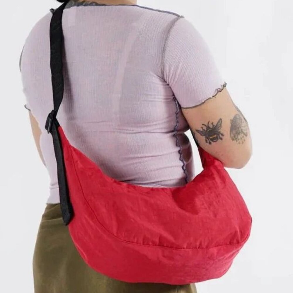 NWT Baggu Crescent Bag Medium - Candy Apple - Picture 3 of 3